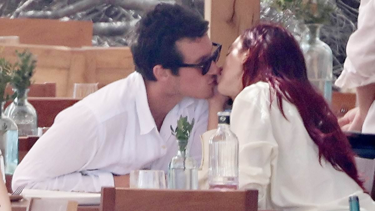 webnexttech | Dua Lipa shares a passionate kiss with boyfriend Callum Turner as they enjoy an alfresco lunch during their romantic break in Ibiza