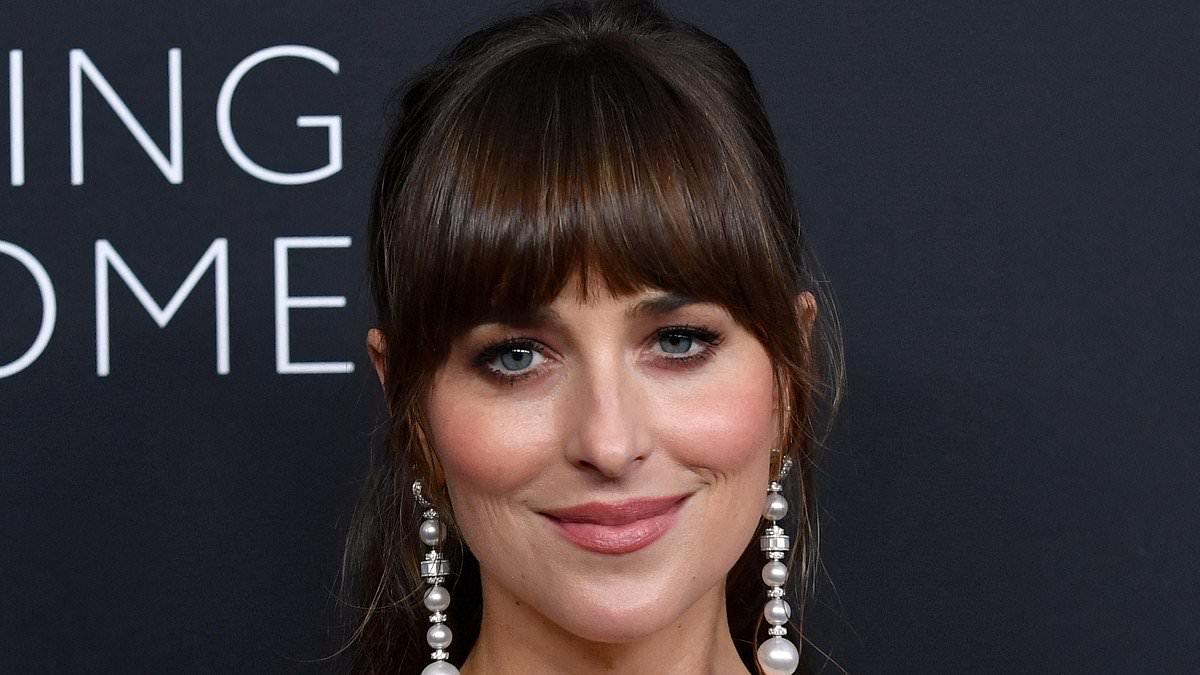 webnexttech | Dakota Johnson appears WITHOUT her engagement ring amid split from Chris Martin after 'drifting apart'