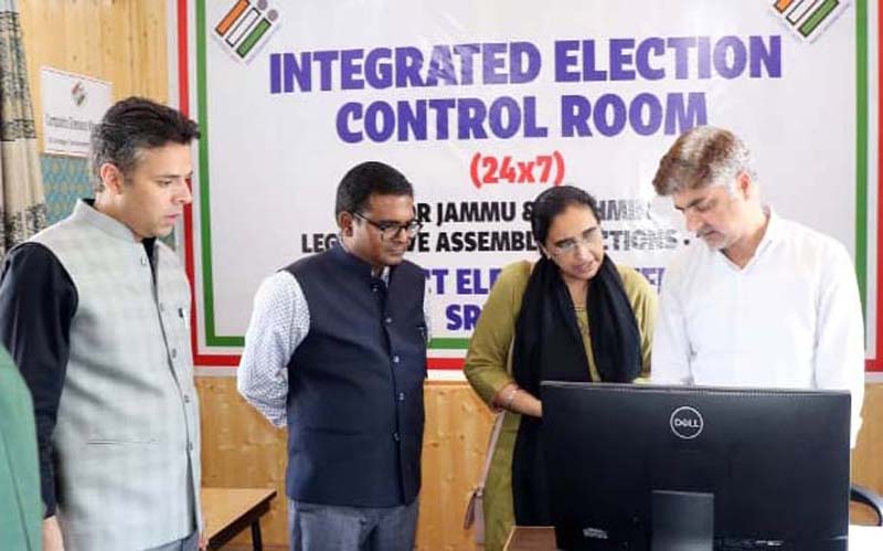 webnexttech | General Observers for Srinagar inspect MCMC, Election Control Room