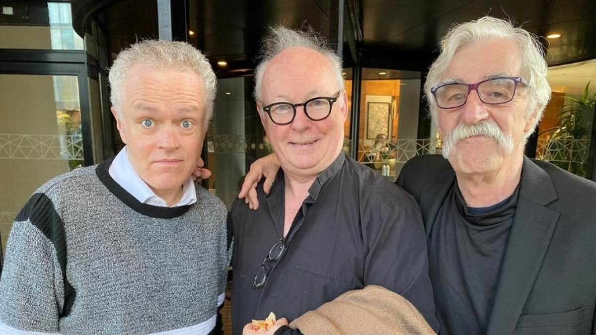 webnexttech | Fans of HUGE 90s sitcom go wild as castmates reunite almost 30 years after show first aired