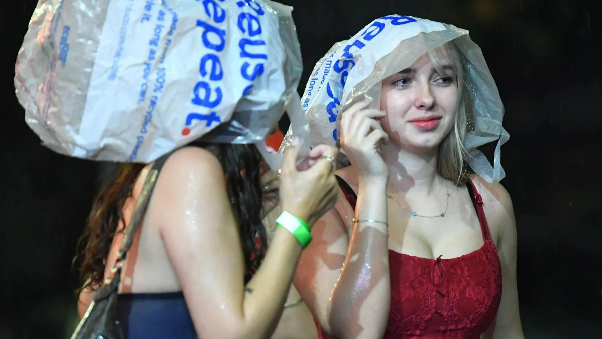 webnexttech | Freshers use carrier bags as makeshift umbrellas & dodge huge puddles on big night out in pouring rain