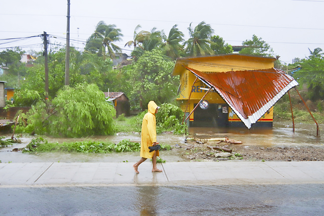 webnexttech | Tropical Storm Helene strengthens as hurricane warnings cover parts of Florida, Mexico