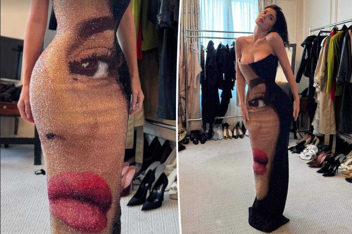 webnexttech | Kylie Jenner models Balmain gown featuring her own face made out of hundreds of thousands of beads