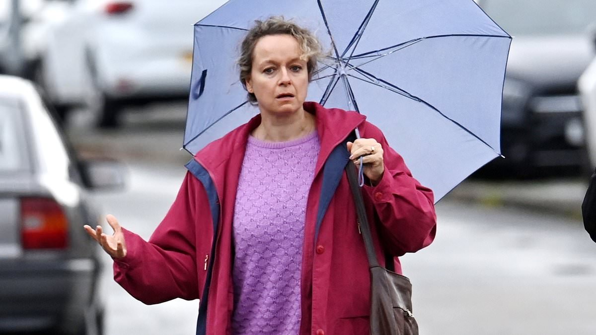 webnexttech | Samantha Morton narrowly avoids being run down by a motorbike as she films dramatic scenes for Daniel Day-Lewis' comeback film Anemone