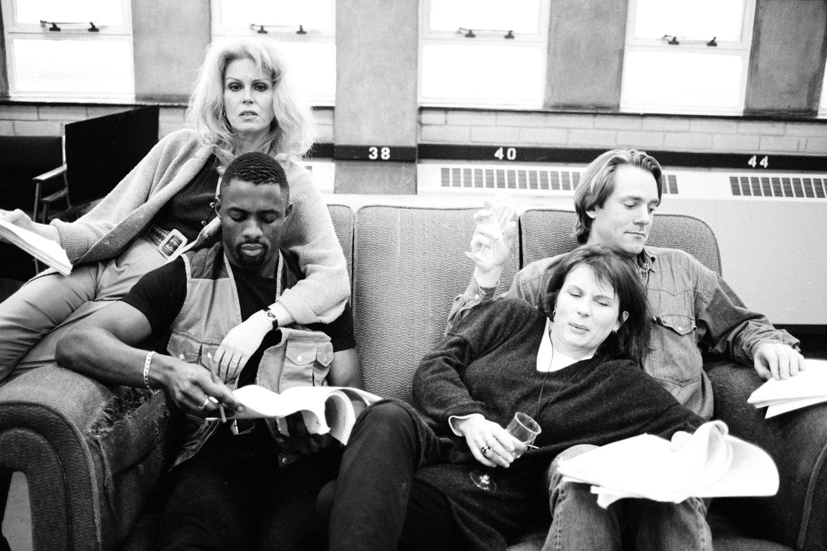 webnexttech | Idris Elba rehearses with Absolutely Fabulous stars in never-seen-before picture