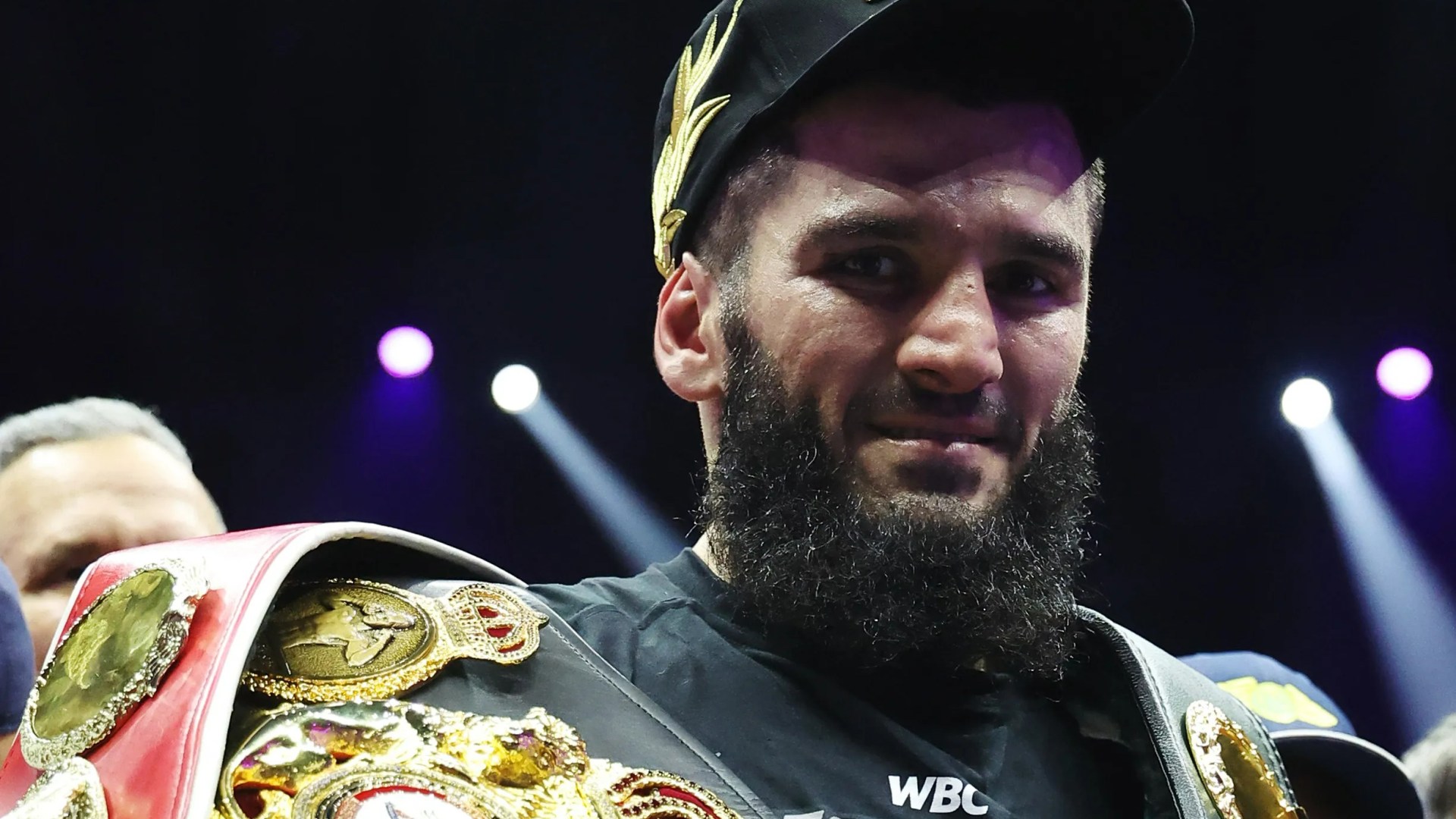 webnexttech | Artur Beterbiev vs Dmitry Bivol labelled ‘biggest robbery of all time’ as astonishing scorecard causes outrage