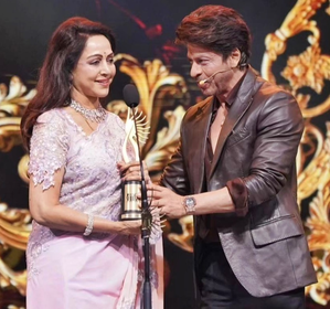 webnexttech | ‘Dream Girl’ Hema Malini thanks Shah Rukh Khan for this special award