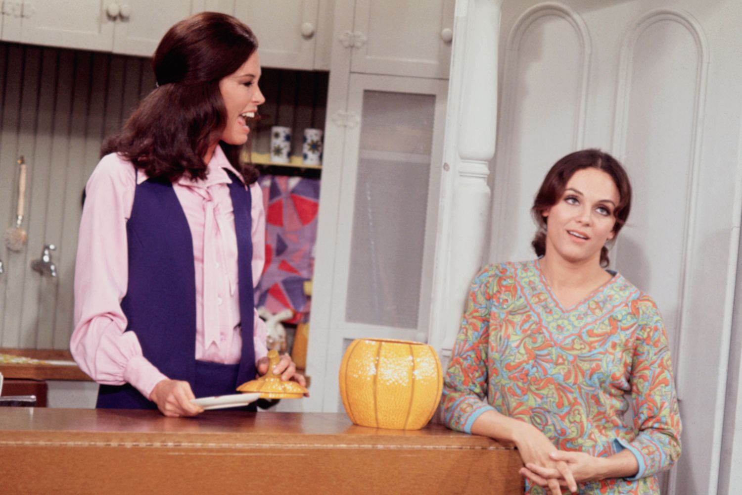 webnexttech | First Female Writer on “The Mary Tyler Moore Show ”Remembers Getting Asked to Join the Series as a 'Dream Come True'