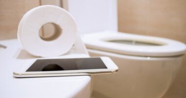 webnexttech | Stop reading books, put away your smart phone and get off the friggin' toilet [PSA]